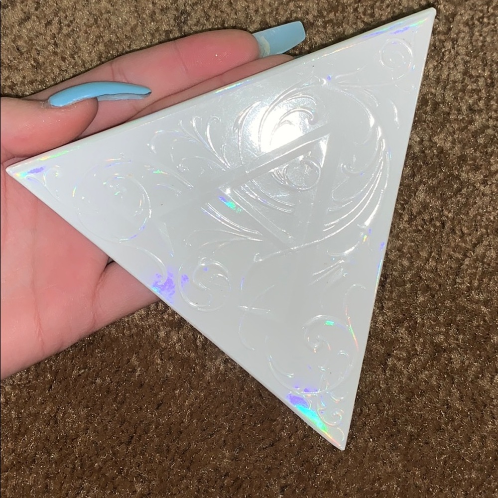 Kat Von D highlight palette